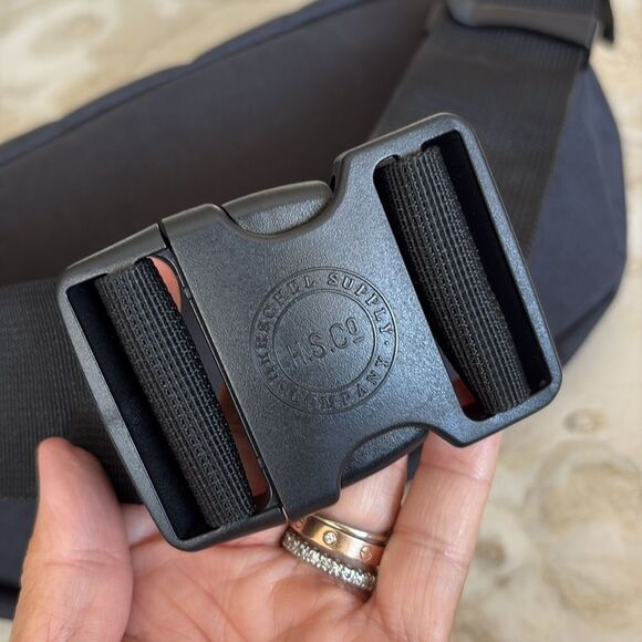 NWOT Herschel Supply Co. Sixteen Unisex Sling Belt Bag Fanny Pack - Picture 8 of 11